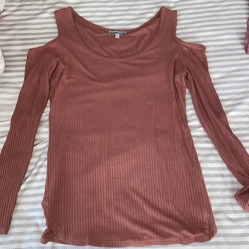 A shoulders out top